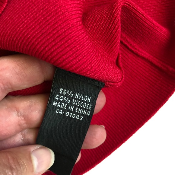 NWOT Mosca Womens V-neck Red Top in size L - Picture 3 of 4